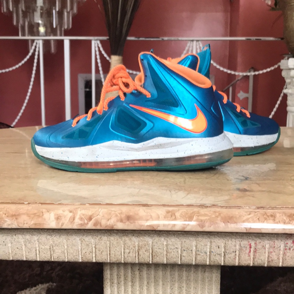 Nike Lebron 10 size 7 YOUTH